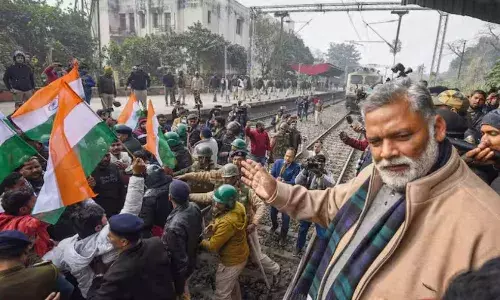 सांसद पप्पू यादव के खिलाफ एफआईआर दर्ज, रेल यातायात को बाधित करने का आरोप