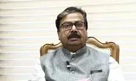 बीड हत्याकांड में मुंडे भाई-बहन दें मंत्री पद से इस्तीफा- गजानन कीर्तिकर