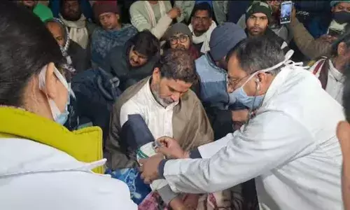 आमरण अनशन पर बैठे प्रशांत किशोर की बिगड़ी तबीयत, डॉक्टरों ने किया चेकअप, कही ये बात आमरण अनशन पर बैठे प्रशांत किशोर की बिगड़ी तबीयत, डॉक्टरों ने किया चेकअप, कही ये बात