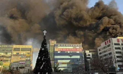 हेबेई में एक सब्जी बाजार में लगी भीषण आग , 8 की मौत 15 से ज्यादा लोग घायल हेबेई में एक सब्जी बाजार में लगी भीषण आग , 8 की मौत 15 से ज्यादा लोग घायल