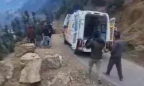 किश्तवाड़ में भीषण हादसा, खाई में गिरा वाहन, 4 लोगों की मौत, 2 लापता