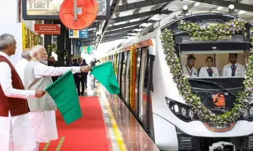 नमो कॉरिडोर का पीएम मोदी ने किया उद्घाटन, रैपिड रेल में बच्चों के साथ सफर करते नजर आए पीएम