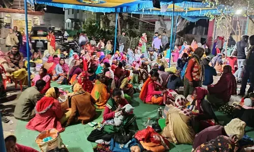 उधारी के सर्जन पर आश्रित स्वास्थ्य विभाग, नसबंदी ऑपरेशन के लिए ७ घंटे का इंतजार उधारी के सर्जन पर आश्रित स्वास्थ्य विभाग, नसबंदी ऑपरेशन के लिए ७ घंटे का इंतजार