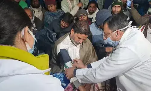 छात्रों की मांग को लेकर प्रशांत किशोर का जारी है आमरण अनशन, डॉक्टर्स ने किया हेल्थ चेकअप, सेहत बिगड़ने की दी चेतावनी छात्रों की मांग को लेकर प्रशांत किशोर का जारी है आमरण अनशन, डॉक्टर्स ने किया हेल्थ चेकअप, सेहत बिगड़ने की दी चेतावनी