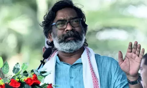 450 रुपये में गैस सिलेंडर मुहैया कराने से मुकरी सोरेन सरकार! वित्त मंत्री के गोलमोल जवाब पर BJP ने साधा निशाना