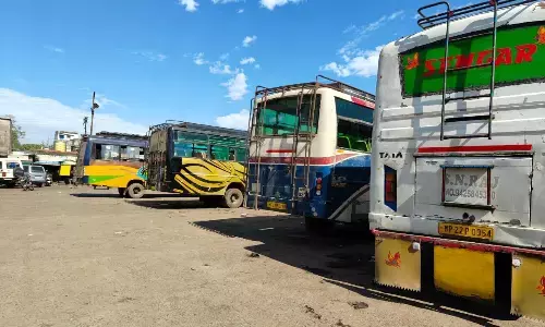 स्थाई परमिट के स्थान पर टेम्परेरी परमिट से संचालित हो रही थीं बसें, परिवहन विभाग ने लगाई रोक स्थाई परमिट के स्थान पर टेम्परेरी परमिट से संचालित हो रही थीं बसें, परिवहन विभाग ने लगाई रोक