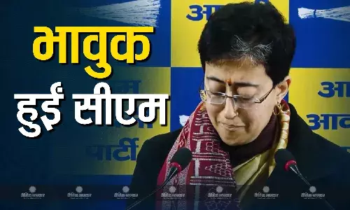बिधूड़ी के बयान पर भावुक हो गईं सीएम आतिशी, बिधुड़ी पर साधा निशाना, कहा मेरे बूढ़े पिता को गालियां देकर वोट मांग रहे