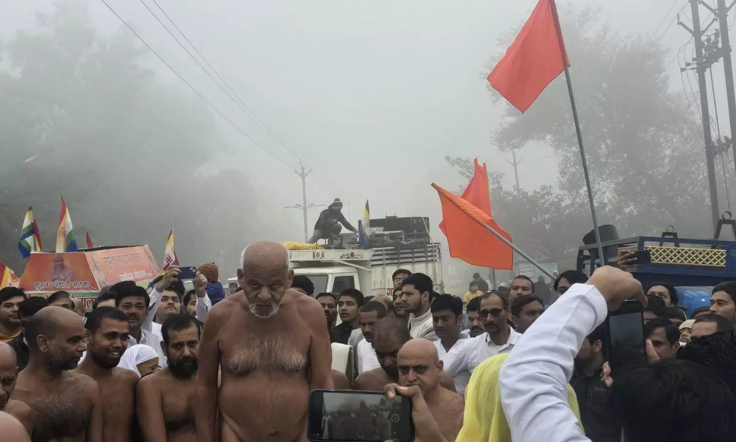 घने कोहरे और तेज ठंड के बीच आचार्य समय सागर पधारे देवेंद्रनगर घने कोहरे और तेज ठंड के बीच आचार्य समय सागर पधारे देवेंद्रनगर
