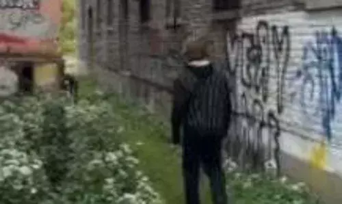 सालों से बंद पड़े स्कूल के अंदर घुसे कुछ लड़के, मिला खुफिया दरवाजा, अंदर थी ऐसी चीज जिसको देखकर उड़ गए सबके होश सालों से बंद पड़े स्कूल के अंदर घुसे कुछ लड़के, मिला खुफिया दरवाजा, अंदर थी ऐसी चीज जिसको देखकर उड़ गए सबके होश