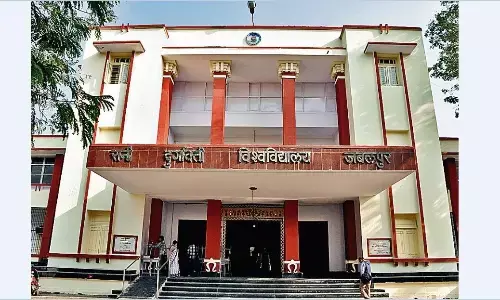 वरिष्ठता पर प्रश्नचिन्ह, उच्च शिक्षा विभाग के आदेश से कर्मचारियों में मचा हड़कंप वरिष्ठता पर प्रश्नचिन्ह, उच्च शिक्षा विभाग के आदेश से कर्मचारियों में मचा हड़कंप