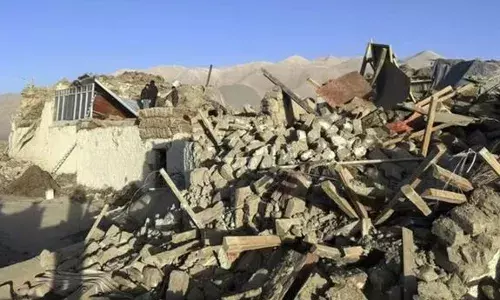 126 लोगों की हुई मौत, मलबे में तब्दील हए शहर और गांव,  नेपाल, भूटान और भारत तक पहुंची झटकों की गूंज 126 लोगों की हुई मौत, मलबे में तब्दील हए शहर और गांव,  नेपाल, भूटान और भारत तक पहुंची झटकों की गूंज
