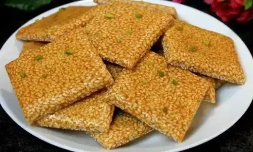 मकर संक्रांति पर तिल की क्रिस्पी पट्टी बनाना न भूलें, इस रेसिपी को करेंगे फॉलो तो आएगा दुगना स्वाद मकर संक्रांति पर तिल की क्रिस्पी पट्टी बनाना न भूलें, इस रेसिपी को करेंगे फॉलो तो आएगा दुगना स्वाद