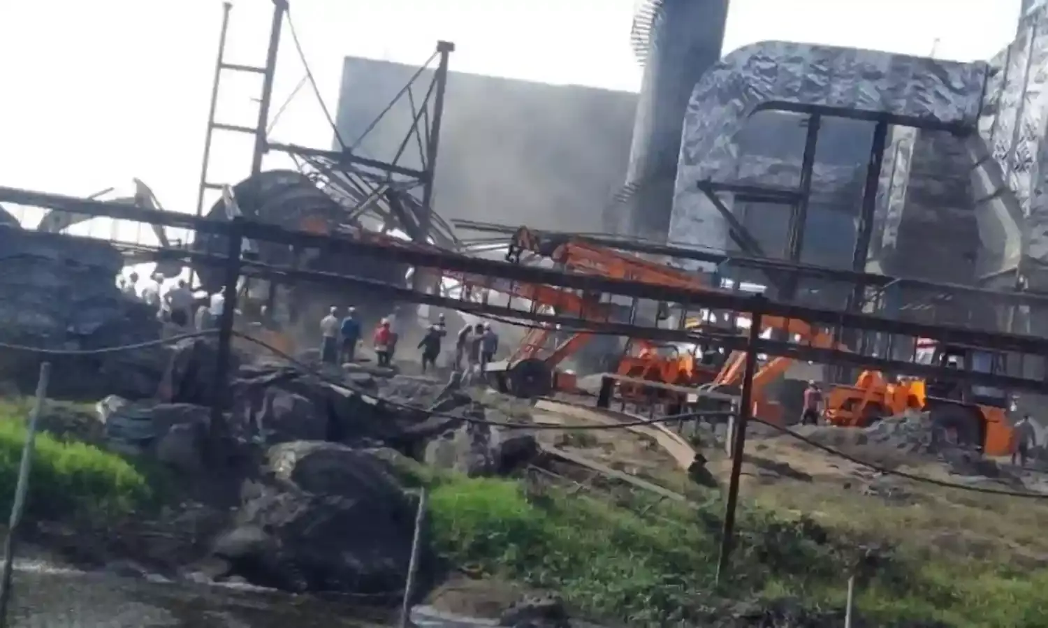 मुंगेली में स्मेल्टिंग प्लांट का साइलो ढहने से एक की मौत, घायलों का इलाज जारी