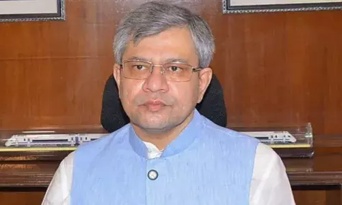 पीएम मोदी का विजन ओडिशा बने IT हब, रेल मंत्री अश्विनी वैष्णव ने दिया बड़ा बयान पीएम मोदी का विजन ओडिशा बने IT हब, रेल मंत्री अश्विनी वैष्णव ने दिया बड़ा बयान