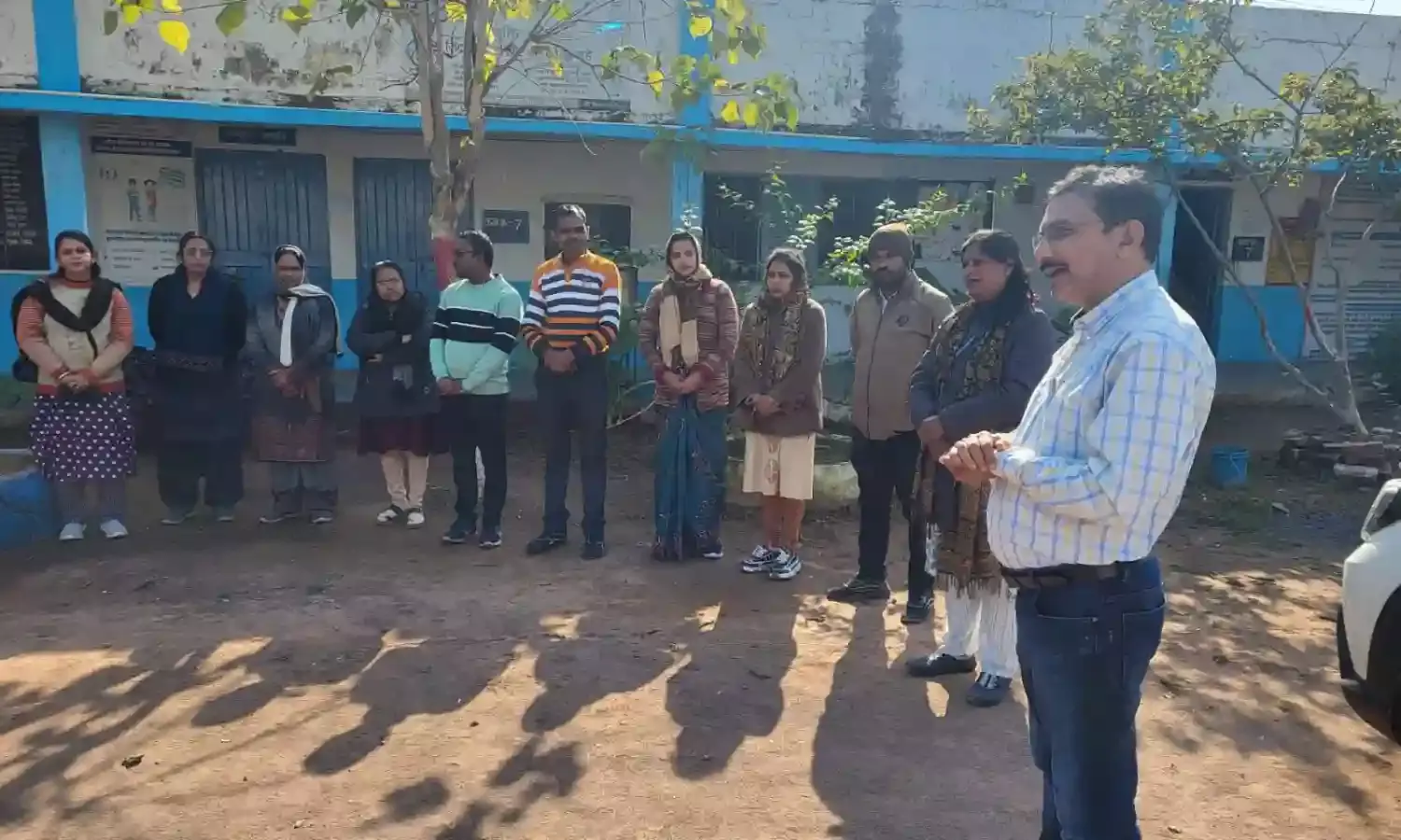 शिक्षक बच्चों को गाइड से पढ़ाना करें बंद - डीईओ सोनी