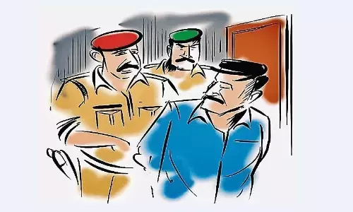अवैध असलहे के साथ पुलिस के हत्थे चढ़े 2 बाइक सवार अवैध असलहे के साथ पुलिस के हत्थे चढ़े 2 बाइक सवार