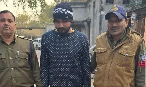 युवक को खुदकुशी के लिए प्रताड़ित करने के आरोप में फरार 10 हजार का इनामी एजेंट पकड़ाया युवक को खुदकुशी के लिए प्रताड़ित करने के आरोप में फरार 10 हजार का इनामी एजेंट पकड़ाया