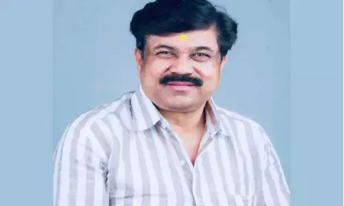 कार्रवाई के डर से वाल्मीक कराड की नींद उड़ी, आंखें लाल, भारी तनाव में दिखा