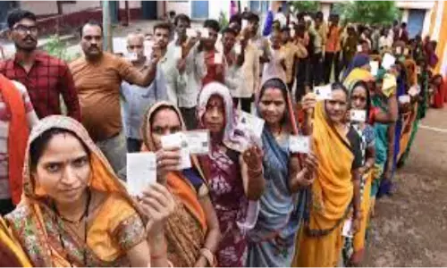 पूर्वांचली मतदाताओं को साधने में जुटे सियासी दल, 70 विधानसभा सीटों में 25 पर हैं प्रभावी