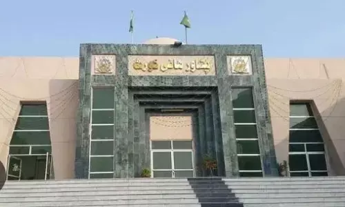 पेशावर में कोर्ट ने अफगान के 100 संगीतकारों के निर्वासन को सस्पेंड किया