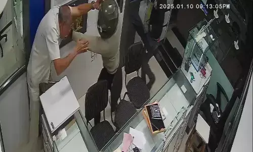 सराफा दुकान से 90 सेकंड में 45 लाख का माल लूट ले गए लुटेरे