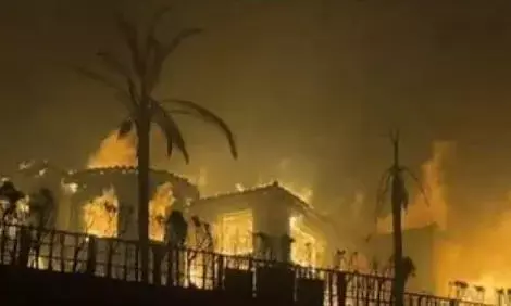 ऑस्टिन रसेल की 10770 करोड़ रुपये की हवेली जलकर हुई खाक, लॉस एंजिल्स में जारी है आग का तांडव