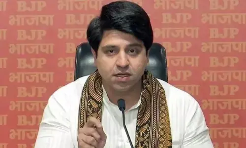 AAP ने किया बांग्लादेशी घुसपैठिए को पक्का वोटर बनाने..., बीजेपी नेता शहजाद पूनावाला  ने साधा जोरदार निशाना