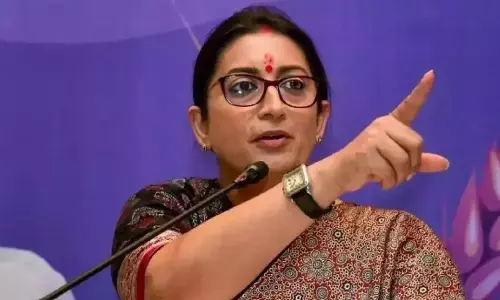 बांग्लादेशी घुसपैठियों के समर्थन में खड़ी है AAP, बीजेपी नेता स्मृति ईरानी ने किया करारा प्रहार