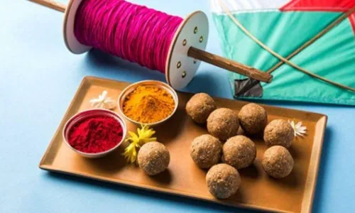 मकर संक्रांति को मनाने के लिए अपने परिवार वालों के साथ घूमने जाने का है मन, तो इन जगहों पर जाएं मकर संक्रांति मनाने का मजा हो जाएगा दोगुना मकर संक्रांति को मनाने के लिए अपने परिवार वालों के साथ घूमने जाने का है मन, तो इन जगहों पर जाएं मकर संक्रांति मनाने का मजा हो जाएगा दोगुना