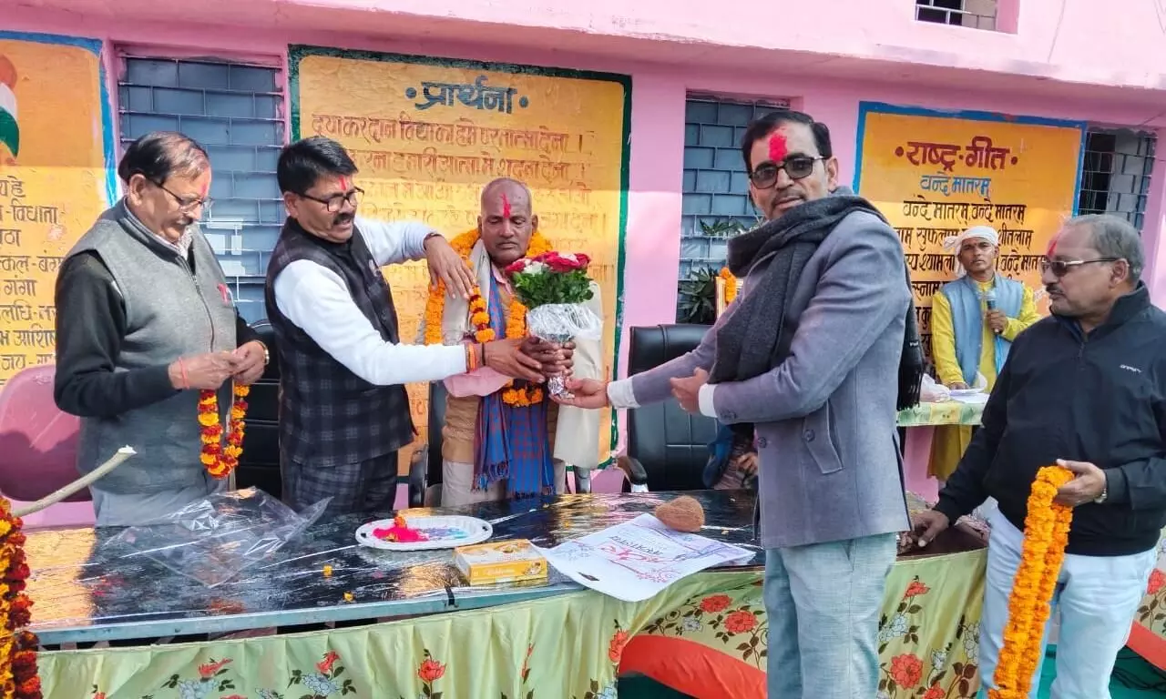 टीकाराम विश्वकर्मा को सेवानिवृृत्ति पर दी गई विदाई टीकाराम विश्वकर्मा को सेवानिवृृत्ति पर दी गई विदाई