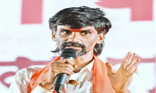 जरांगे ने पूछा सवाल - क्या यह सरकार गुंडे चला रहे हैं, मुख्यमंत्री पर फिर साधा निशाना
