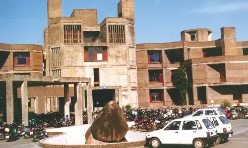 बिजली खरीदी व सप्लाई में लागत के आधार पर तय किए जा रहे दाम बिजली खरीदी व सप्लाई में लागत के आधार पर तय किए जा रहे दाम