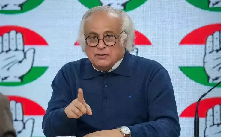 अपने ही खोदे गड्‌ढे में फंसते जा रहे हैं पीएम मोदी, रूपये की लगातार गिर रही है कीमत