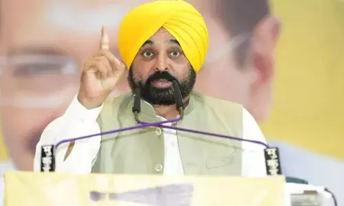 भाजपा पर बरसे पंजाब की CM भगवंत मान, अरविंद केजरीवाल की सीट पर फर्जी वोटर्स बनने का किया दावा भाजपा पर बरसे पंजाब की CM भगवंत मान, अरविंद केजरीवाल की सीट पर फर्जी वोटर्स बनने का किया दावा