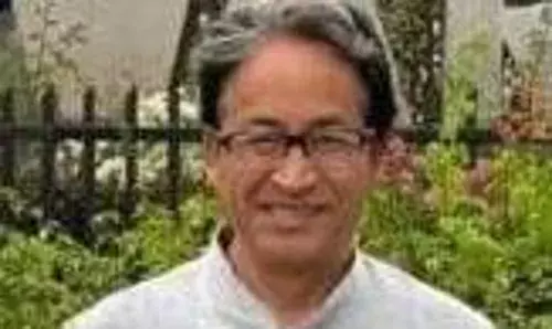 सरकारी स्कूलें निग्लेक्टर और निजी स्कूलें दिशाहीन