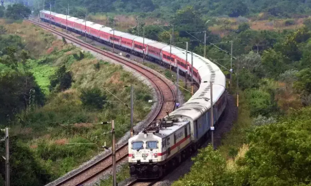 महाकुंभ के लिए 13 हजार ट्रेनों का प्रबंध, 13 स्टेशनों का हो रहा पुनर्निर्माण