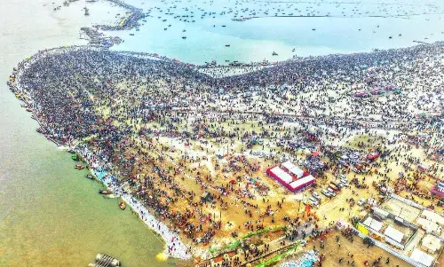 महाकुंभ का पहला अमृत स्नान, 3.50 करोड़ से ज्यादा श्रद्धालुओं ने लगाई डुबकी, बना वर्ल्ड रिकॉर्ड महाकुंभ का पहला अमृत स्नान, 3.50 करोड़ से ज्यादा श्रद्धालुओं ने लगाई डुबकी, बना वर्ल्ड रिकॉर्ड