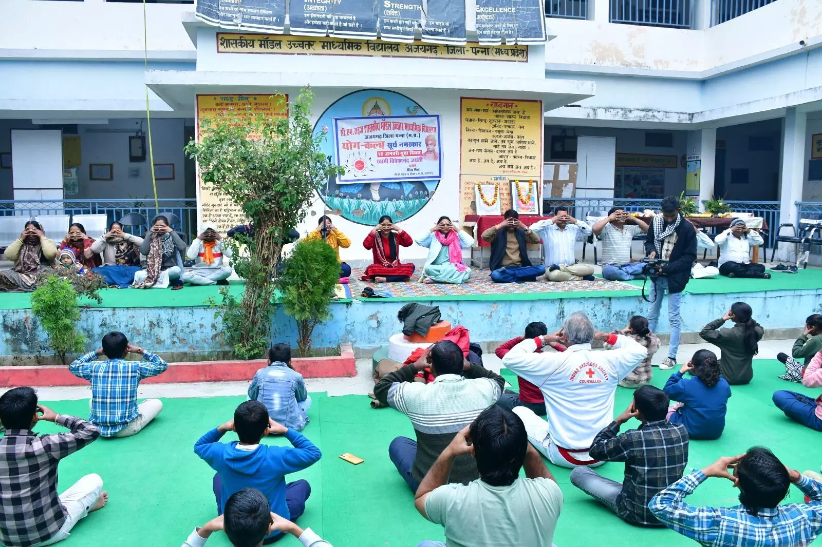 सीएम राइज विद्यालय अजयगढ में किया गया सूर्य नमस्कार सीएम राइज विद्यालय अजयगढ में किया गया सूर्य नमस्कार