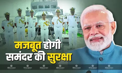 समंदर में डिफेंस करना अब और होगा आसान, पीएम मोदी ने किया तीन मेड इन इंडिया युद्धपोतों का ऐलान, इंडियन नेवी को और सशक्त करने का है उद्देश्य