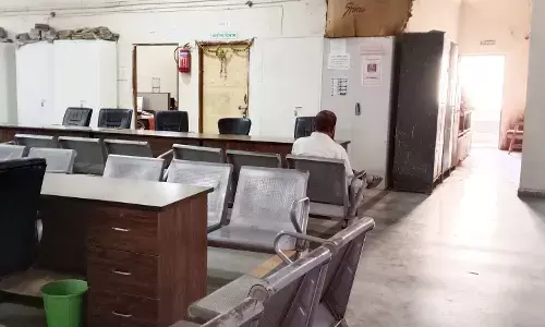 नगर परिषद कार्यालय की खाली कुर्सियों को देख बैरंग लौटे नागरिक