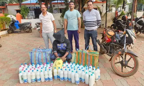 गडचिरोली पुलिस ने छिंद रस की तस्करी करते एक आरोपी को पकड़ा