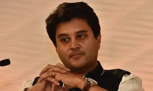 जेब में लाल किताब लेकर घूमते हैं... ज्योतिरादित्य सिंधिया ने अंबेडकर मुद्दे को लेकर राहुल गांधी को घेरा