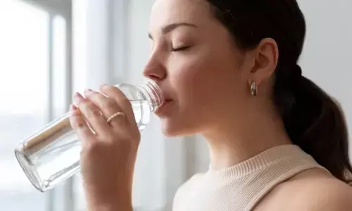 सोने से ठीक पहले आप भी पीते हैं पानी, तो हो जाइए सावधान, फायदा पहुंचाने की जगह हो सकती है परेशानी