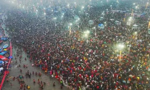 संगम नगरी में उमड़ा श्रद्धालुओं का सैलाब, अब तक 7 करोड़ से ज्यादा ने लगाई आस्था की डुबकी संगम नगरी में उमड़ा श्रद्धालुओं का सैलाब, अब तक 7 करोड़ से ज्यादा ने लगाई आस्था की डुबकी
