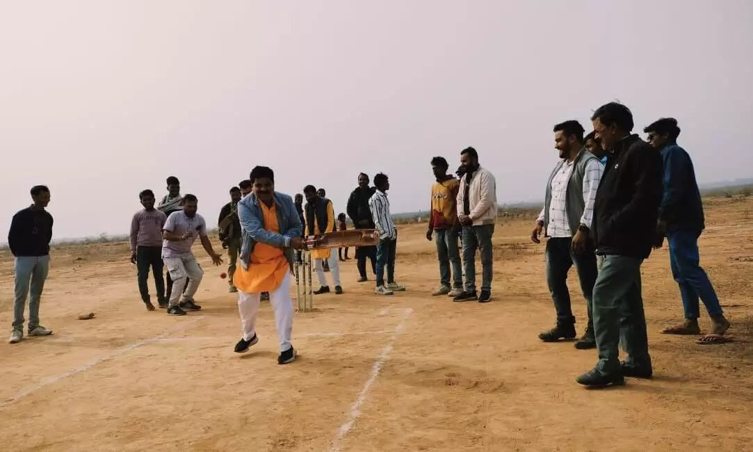 खेल हमें अनुशासन सीखाता है: डॉ. राजेश वर्मा खेल हमें अनुशासन सीखाता है: डॉ. राजेश वर्मा