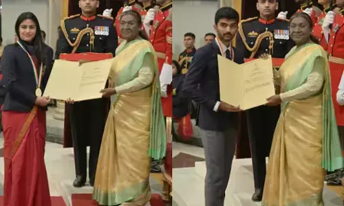 राष्ट्रपति द्रौपदी मुर्मू ने भारतीय खिलाड़ियों को खेल रत्न और अर्जुन पुरुस्कार से किया सम्मानित, देखें पूरी लिस्ट राष्ट्रपति द्रौपदी मुर्मू ने भारतीय खिलाड़ियों को खेल रत्न और अर्जुन पुरुस्कार से किया सम्मानित, देखें पूरी लिस्ट