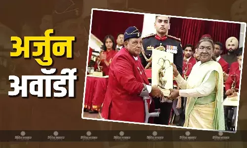 मुरलीकांत पेटकर को अर्जुन पुरस्कार से किया गया सम्मानित,  लाइफ पर बन चुकी है कार्तिक आर्यन की ये मूवी मुरलीकांत पेटकर को अर्जुन पुरस्कार से किया गया सम्मानित,  लाइफ पर बन चुकी है कार्तिक आर्यन की ये मूवी