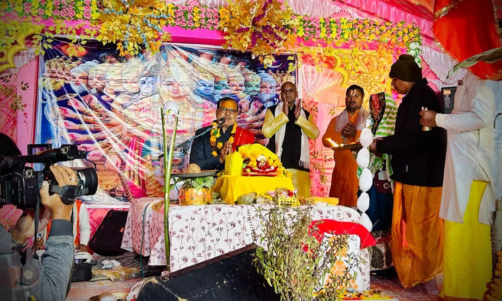 प्रहलाद ने अपनी भक्ति से भगवान को अपना बना लिया: पंडित रामभगत तिवारी प्रहलाद ने अपनी भक्ति से भगवान को अपना बना लिया: पंडित रामभगत तिवारी