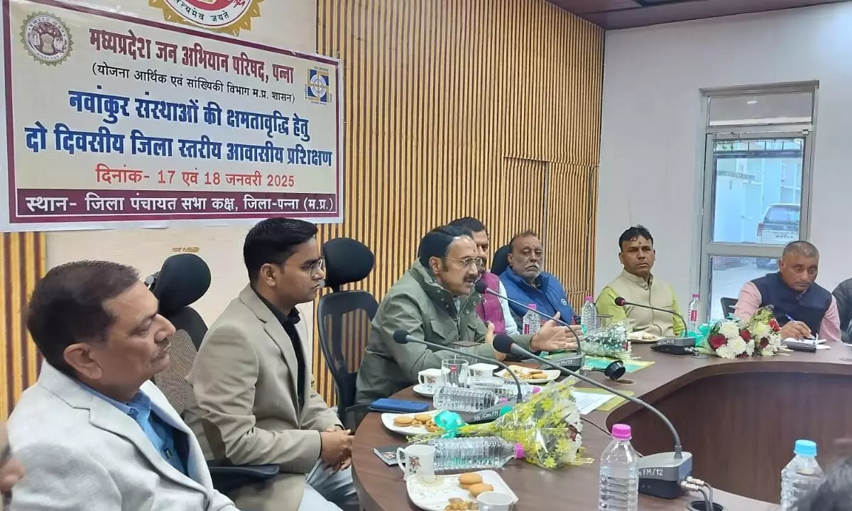 नवाकुंर संस्थायें जनसहयोग से करें बेहतर कार्य: बृजेन्द्र प्रताप सिंह नवाकुंर संस्थायें जनसहयोग से करें बेहतर कार्य: बृजेन्द्र प्रताप सिंह