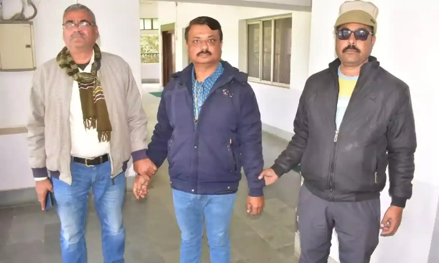 किसान से 14 हजार की रिश्वत लेते आरआई को ईओडब्ल्यू ने किया ट्रेप